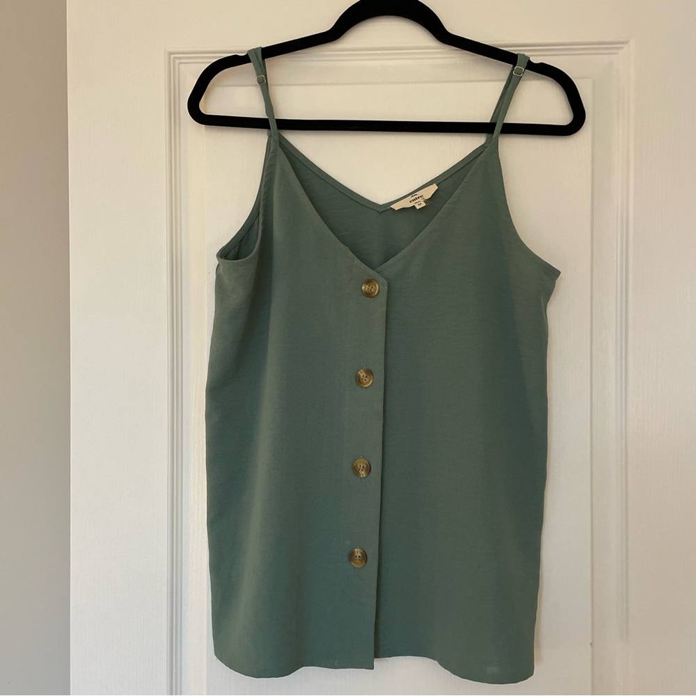 ENTRO | Button Front Adjustable Strap Camisole (New w/o Tags) - Size M